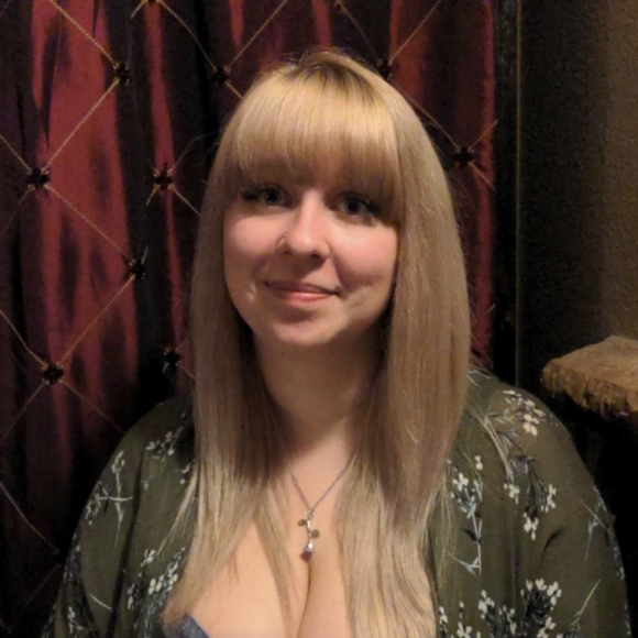 Meet your Posher, Ariana - Picture 1 of 1